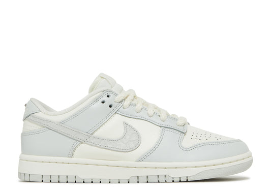 Wmns Dunk Low Needlework